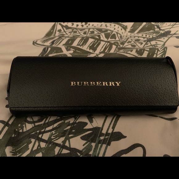 BURBERRY Women’s Sunglasses - Picture 4 of 15